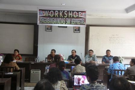 Lomban Buka Workshop Pengembangan Inovasi SMK Berprestasi